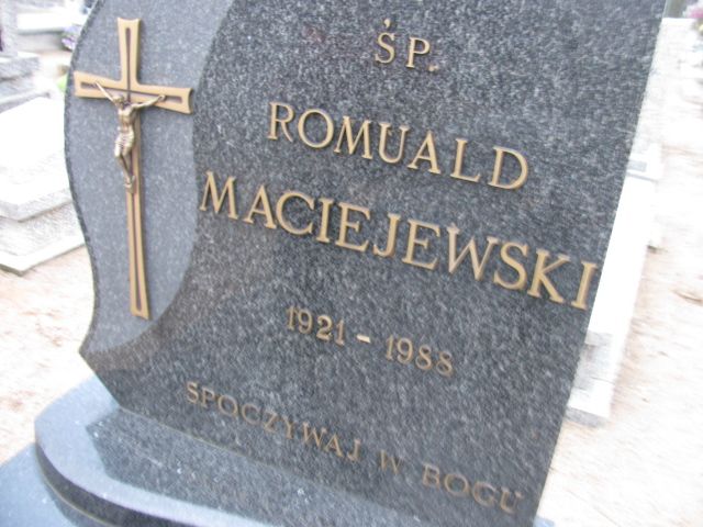Romuald Maciejewski 1921 Wągrowiec - Grobonet - Wyszukiwarka osób pochowanych